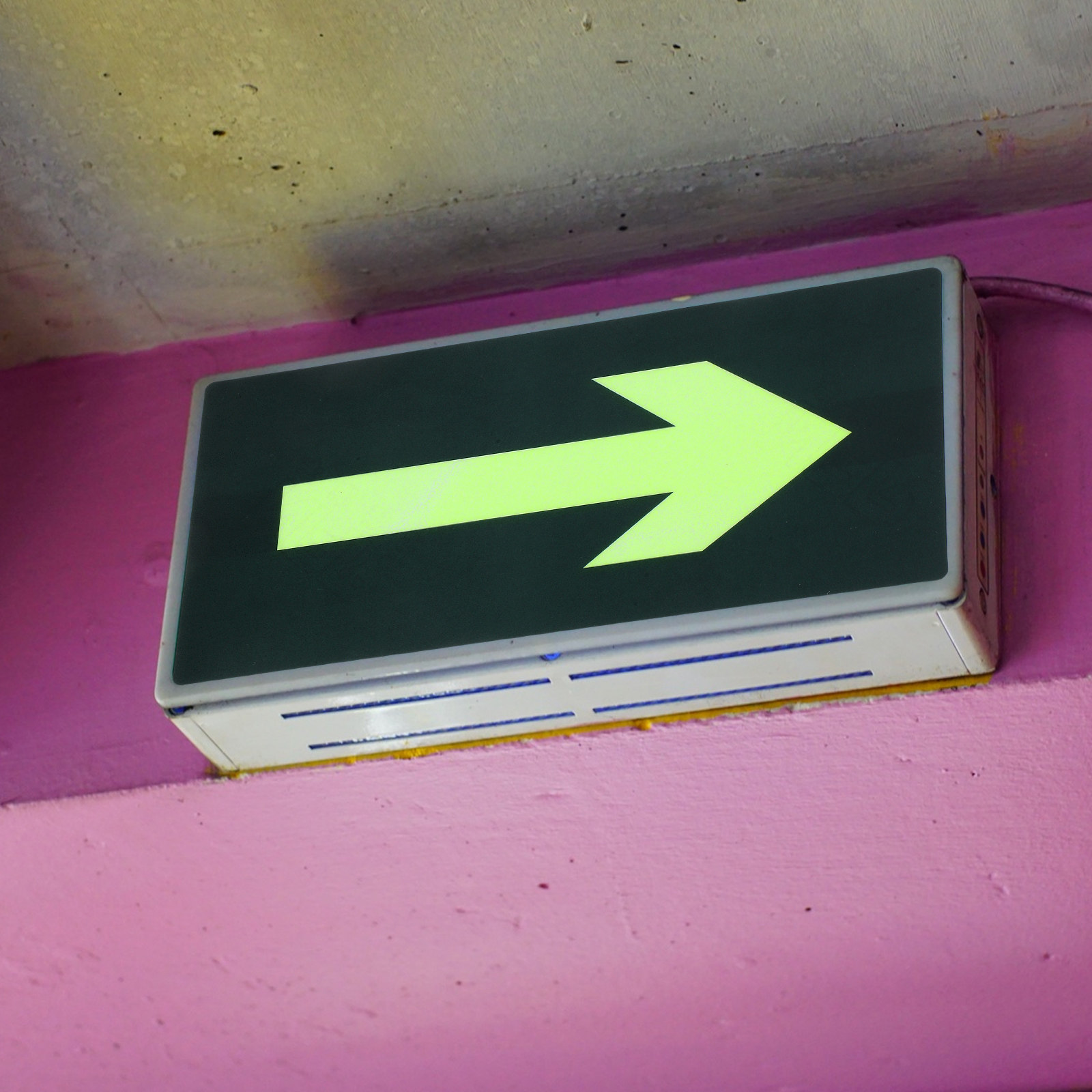 8Pcs Fire Evacuation Arrow Sti - огляд і ціна Emergency Exit Sign